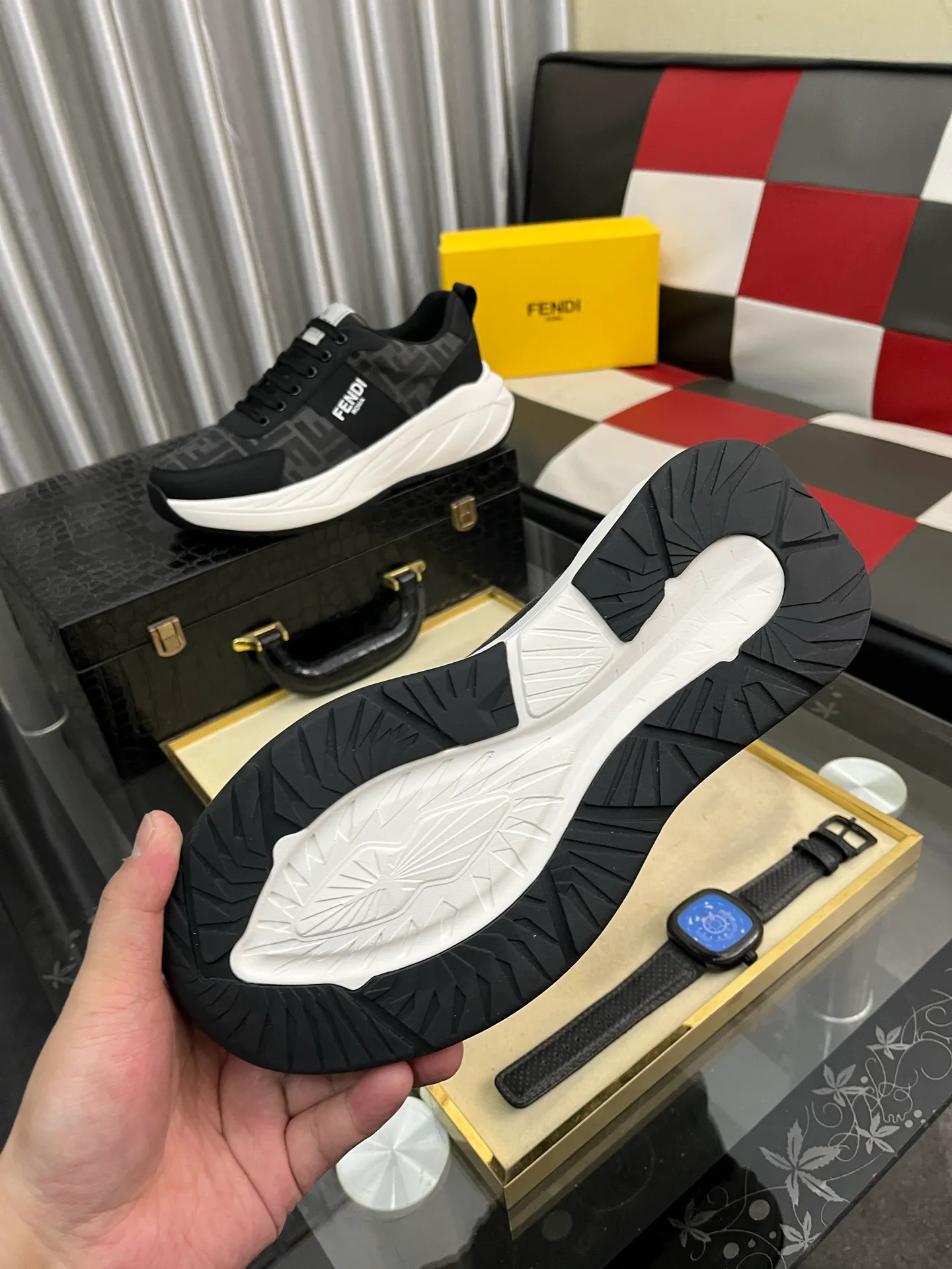 Ex-factory price: 438⌚️⌚️[Fendi] Fendi’s latest casual shoes for men! Available at counters simultaneously! A one-to-one replica of the original. Made entirely of imported top-grain calfskin, the interior is made of top-grain water-dyed cowhide, and the original factory-supplied rubber outsole. Leading new fashion concepts. Matching code: 38-442️⃣Colors available